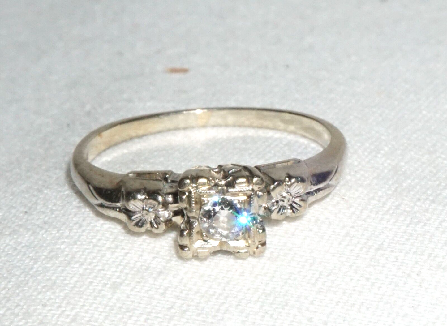 Vintage  14k White Gold Engagement Ring Sz.5.25 w. 1x Diamond Accent (BrM)L3