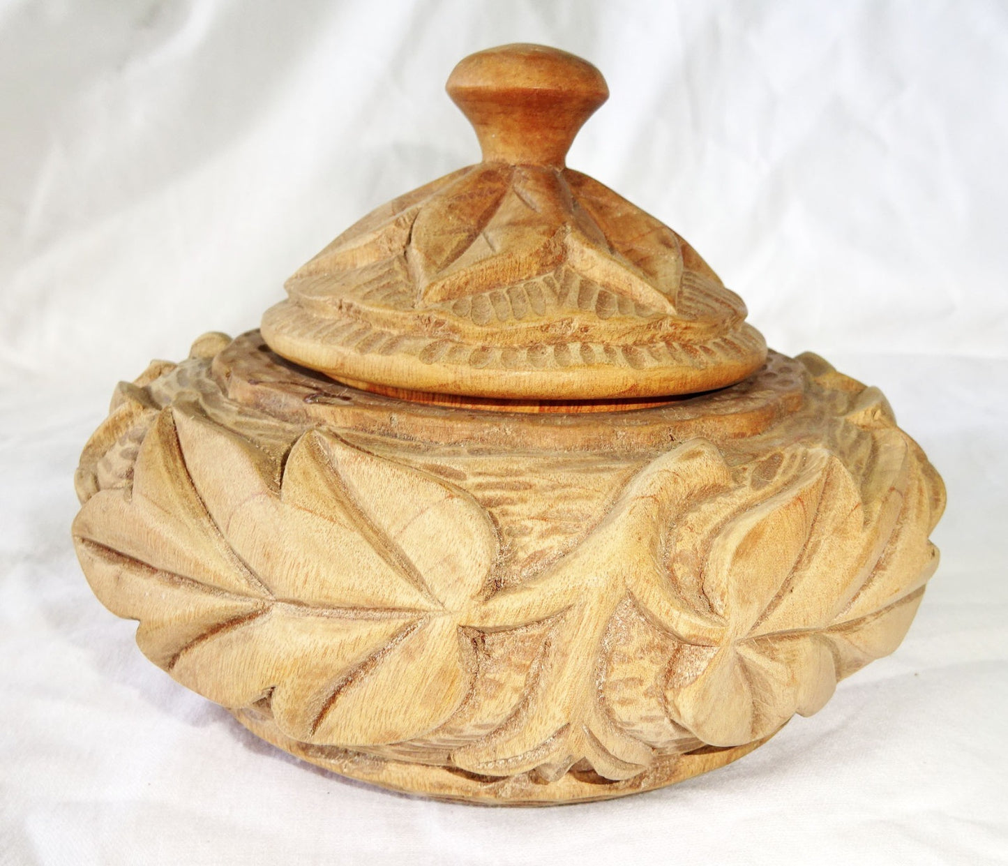 1980s Haitian Wooden Box w Relief Carved Leaf Motif signed Bossant  (Stea)