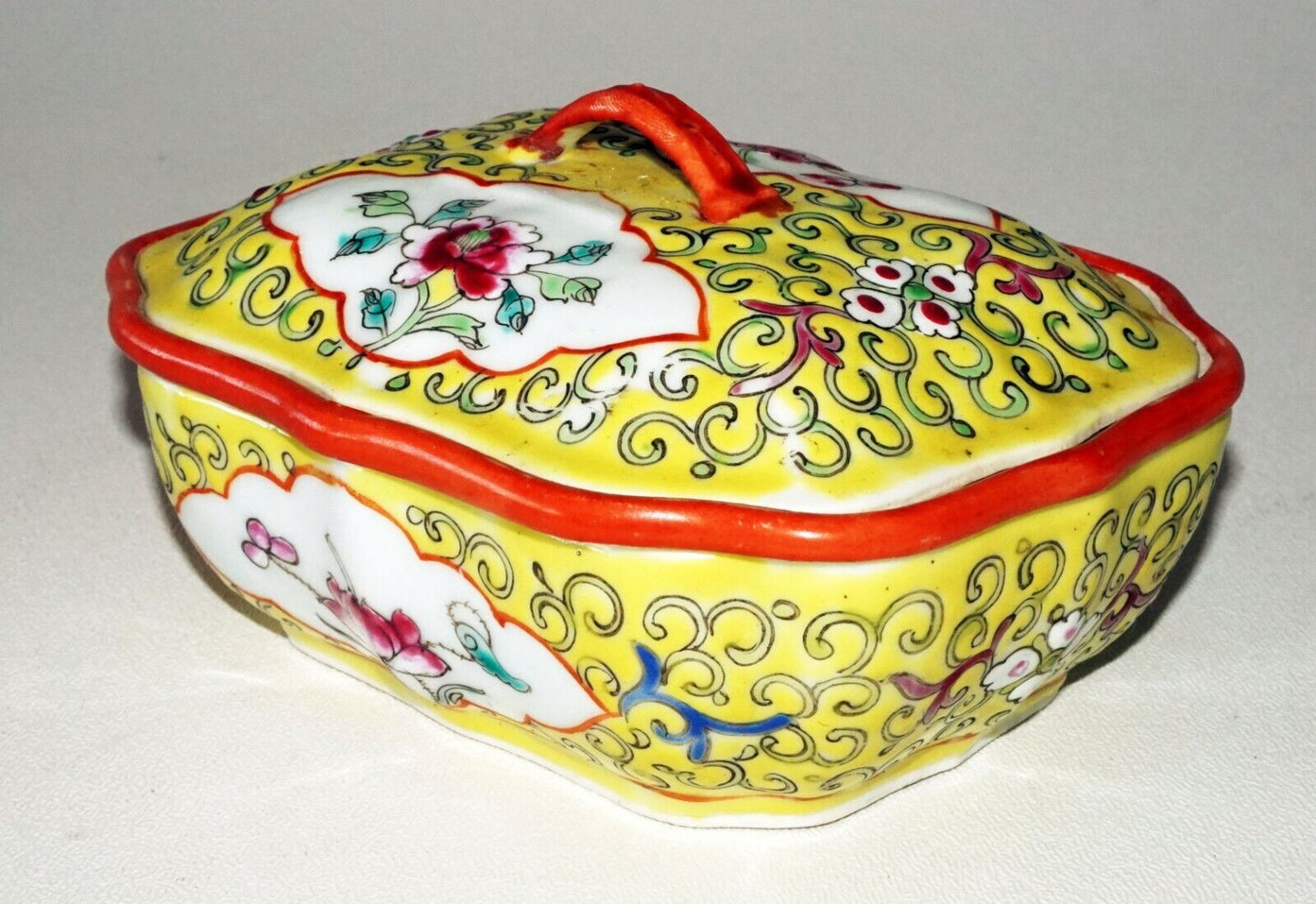 Chinese Porcelain Perfumer w. Famille Rose Enamel Floral Motifs & Reign (***)