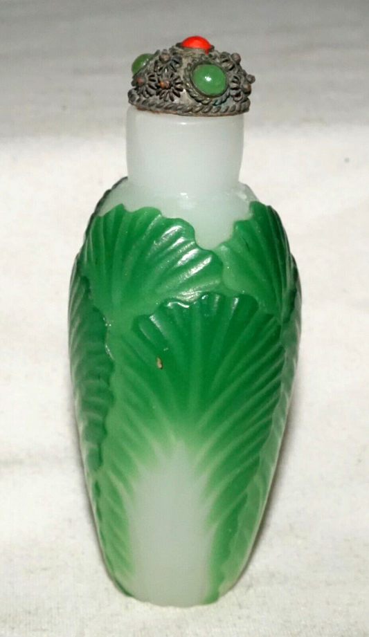 Vintage Chinese Green on White Overlay Glass Snuff Bottle w. Cabbage Motif (FeH)