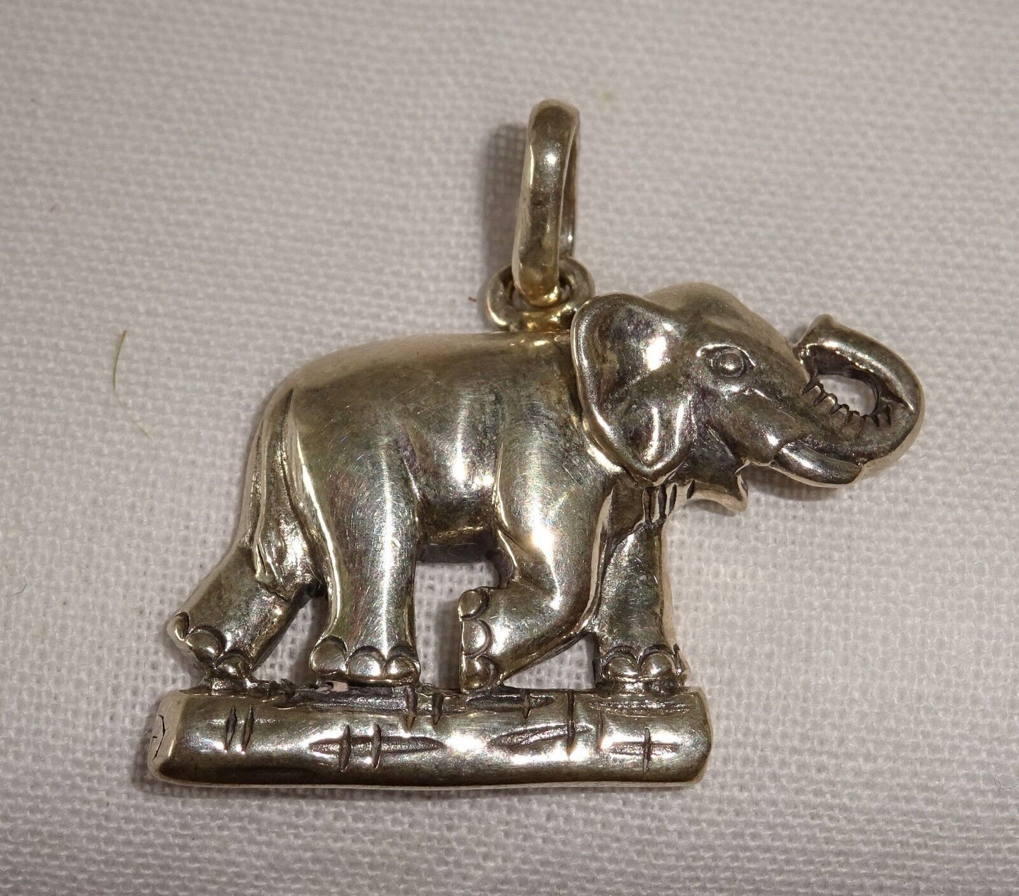 Vintage Sterling Silver Pendant w. Running Elephant Motif (Tra)