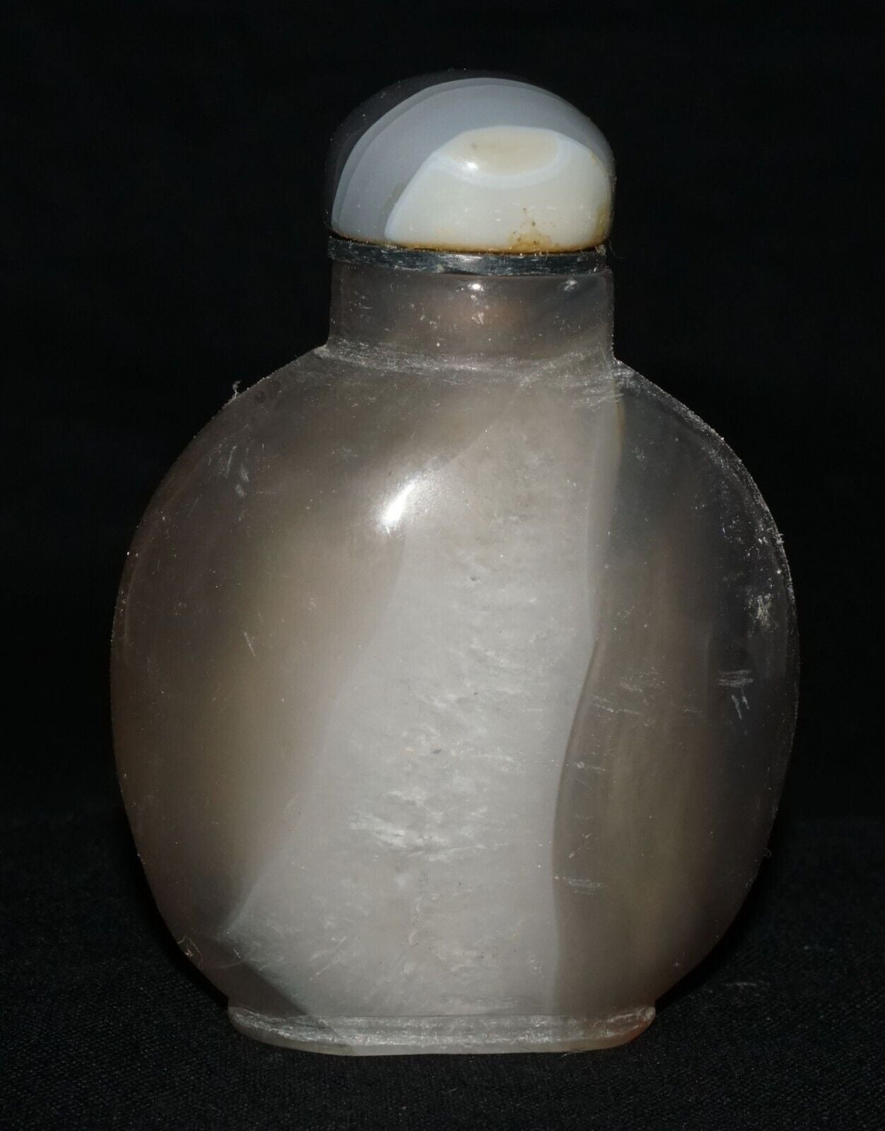 Vintage Chinese Two Tone Banded Agate Carved Snuff Bottle (LeS) G17