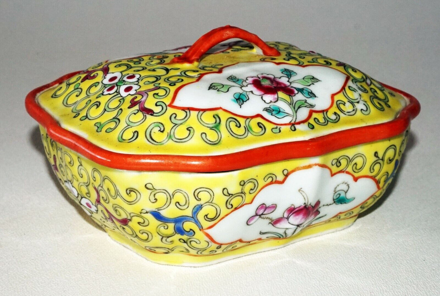 Chinese Porcelain Perfumer w. Famille Rose Enamel Floral Motifs & Reign (***)