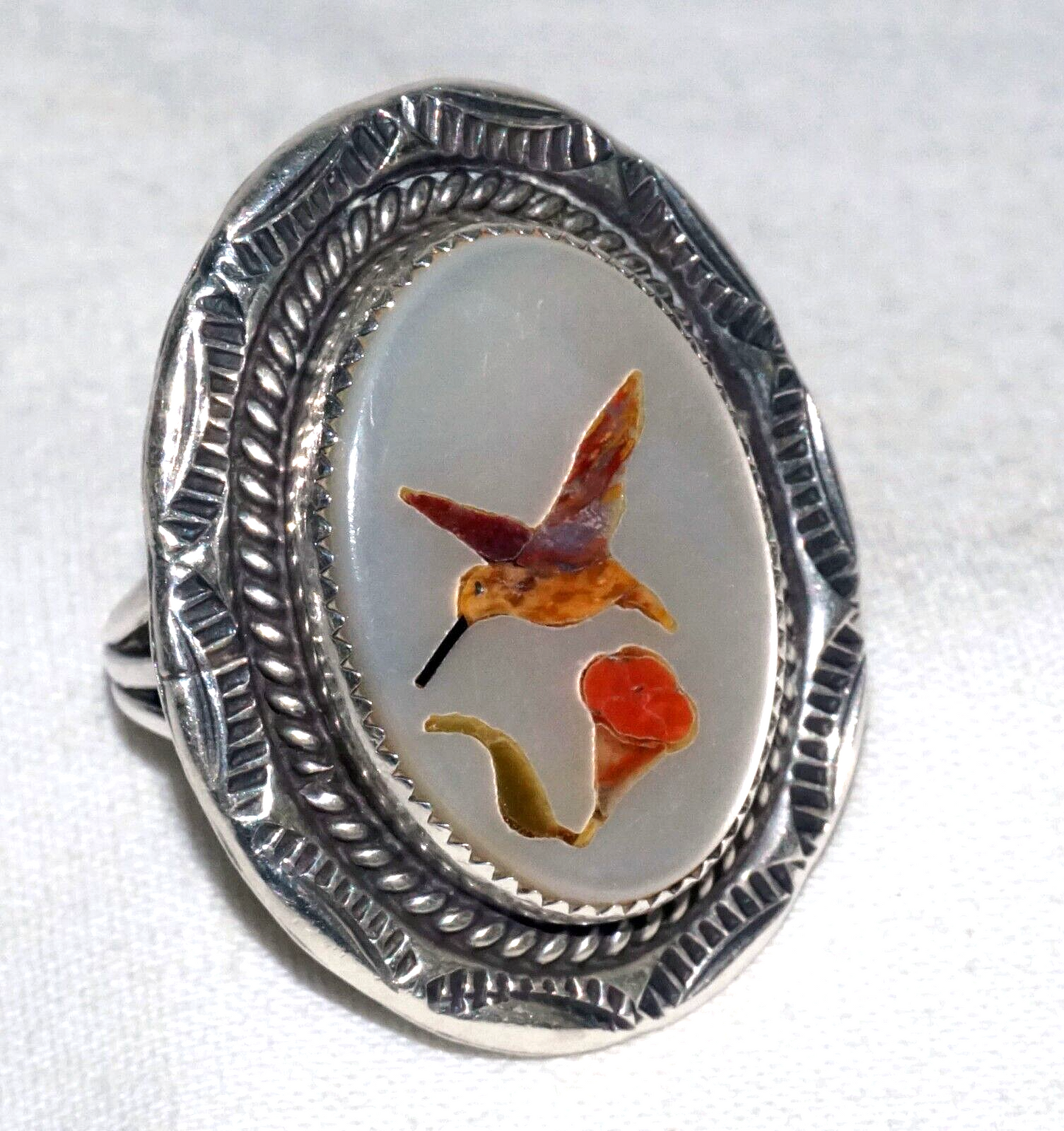 Vintage SW US Silver Ring Sz. 7.75 w MoP & Humming Bird Stone Inlay Motif (BeM)