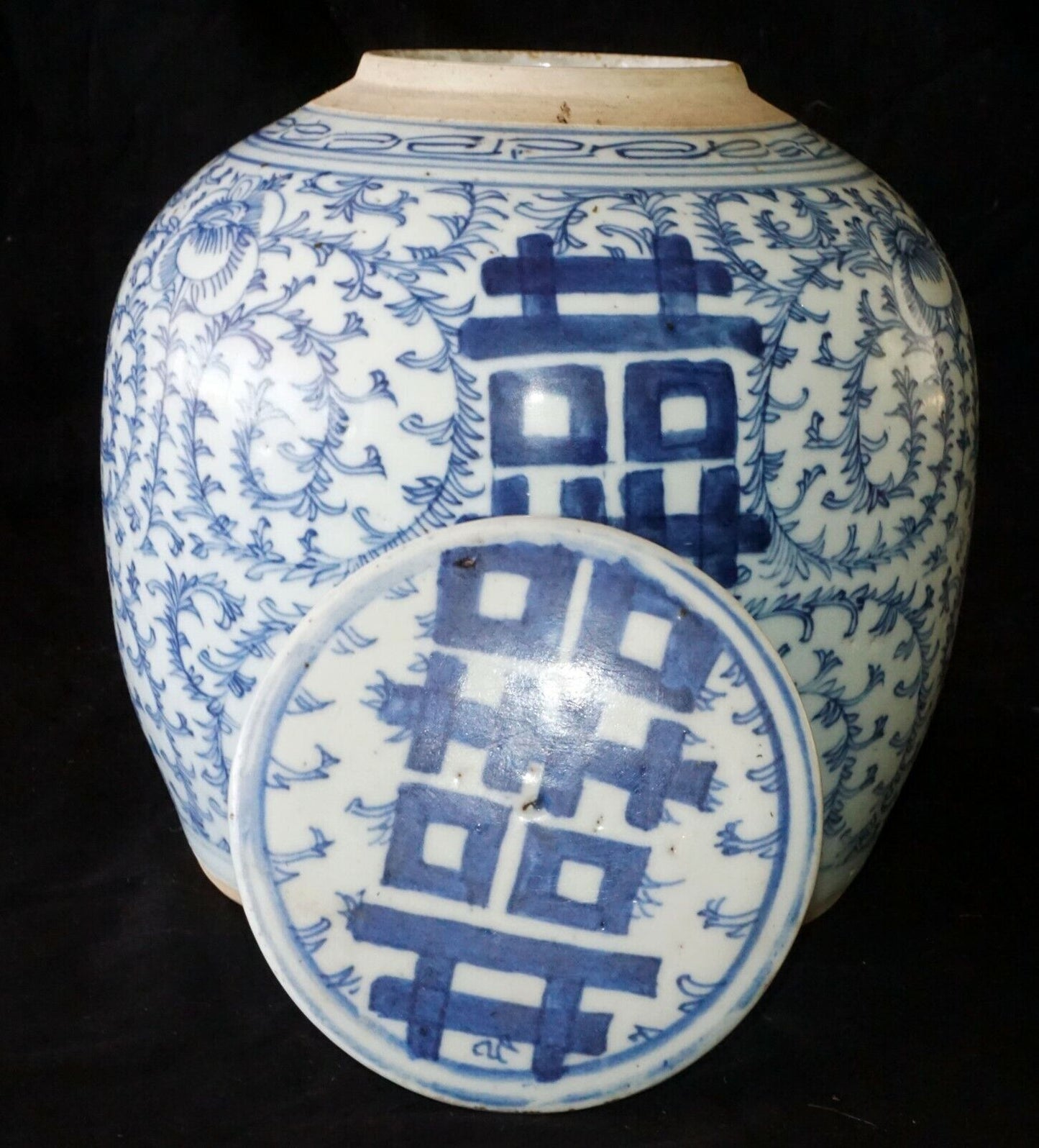 Antique Chinese Pottery Ginger Jar w. Cover & B&W Floral Motif (ScI) IC