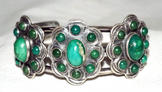 Vintage S.W. Silver Tri-Flower Motif Cuff Bracelet w. 36x Turquoise (KoS) L8