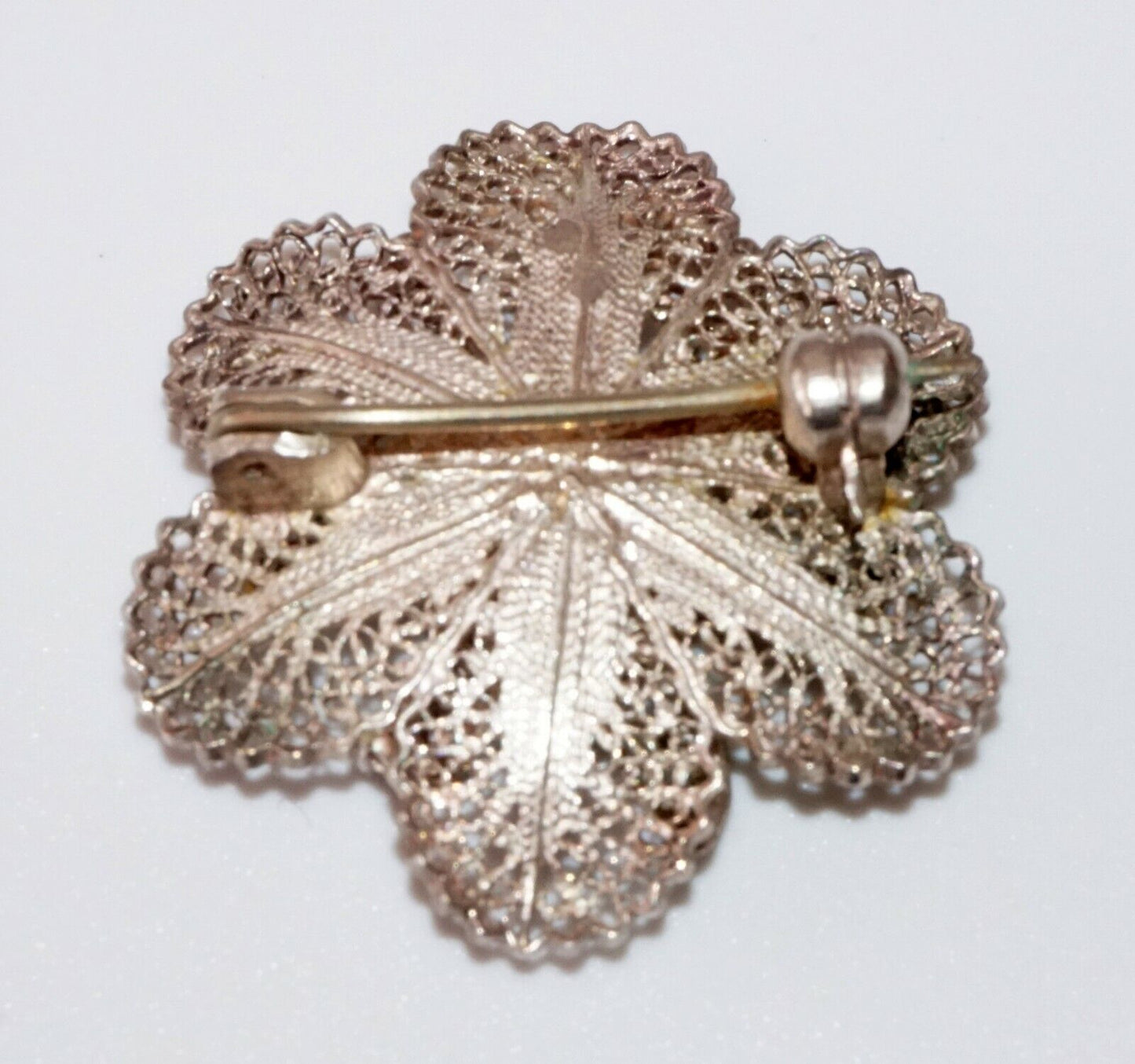 Vintage Unmarked Silver Filigree Flower Petal Motif Brooch Pin (***)