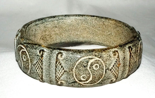 Vtg. Chinese Steatite Relief Yin & Yang Motif Carved Bangle Bracelet (LeS) B47