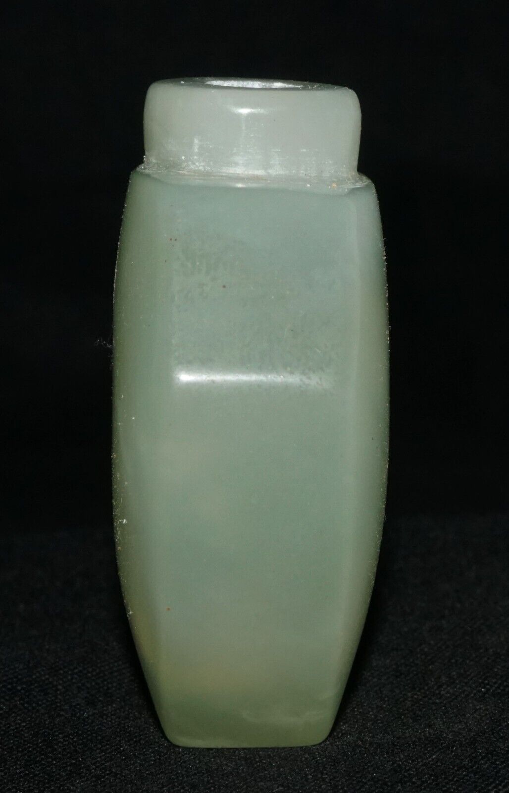 Vintage Chinese Semi Translucent Green Soapstone Carved Snuff Bottle (LeS) G17