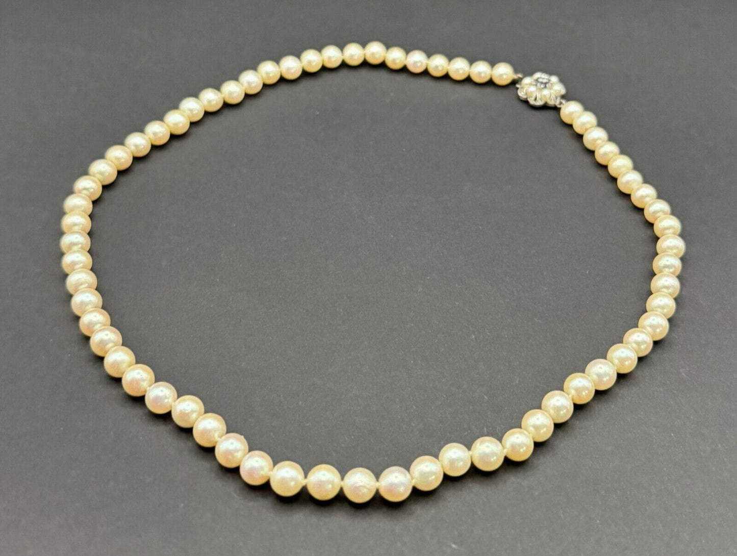 Vtg Single Strand Choker Length Cultured Pearl Necklace 18k WG Clasp 17.5"(ArS)