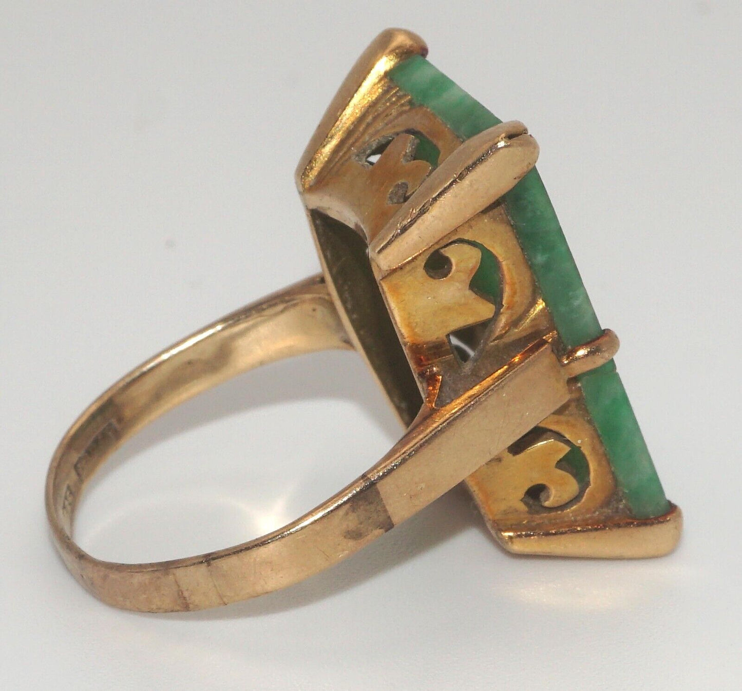 Vintage Art Deco 14k Yellow Gold Ring Sz. 9.25 w Carved Jadeite Accent (LeD)