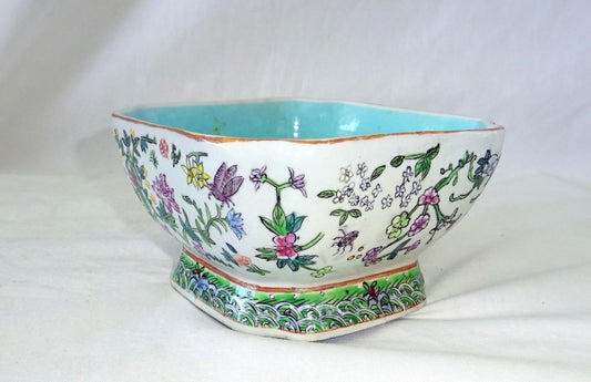 19C Chinese Floral Motif Bowl in Famille Rose Enamels w. Tongzhi Mark (808)