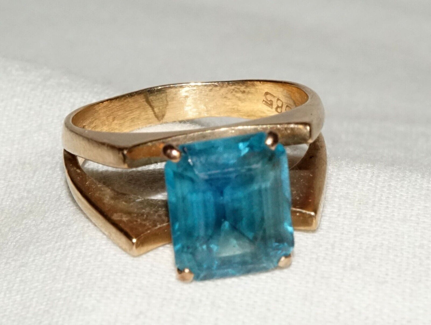 Vintage 14k Yellow Gold Ring Sz.7 set w. 1x Blue Topaz Accent (GoB) #13d