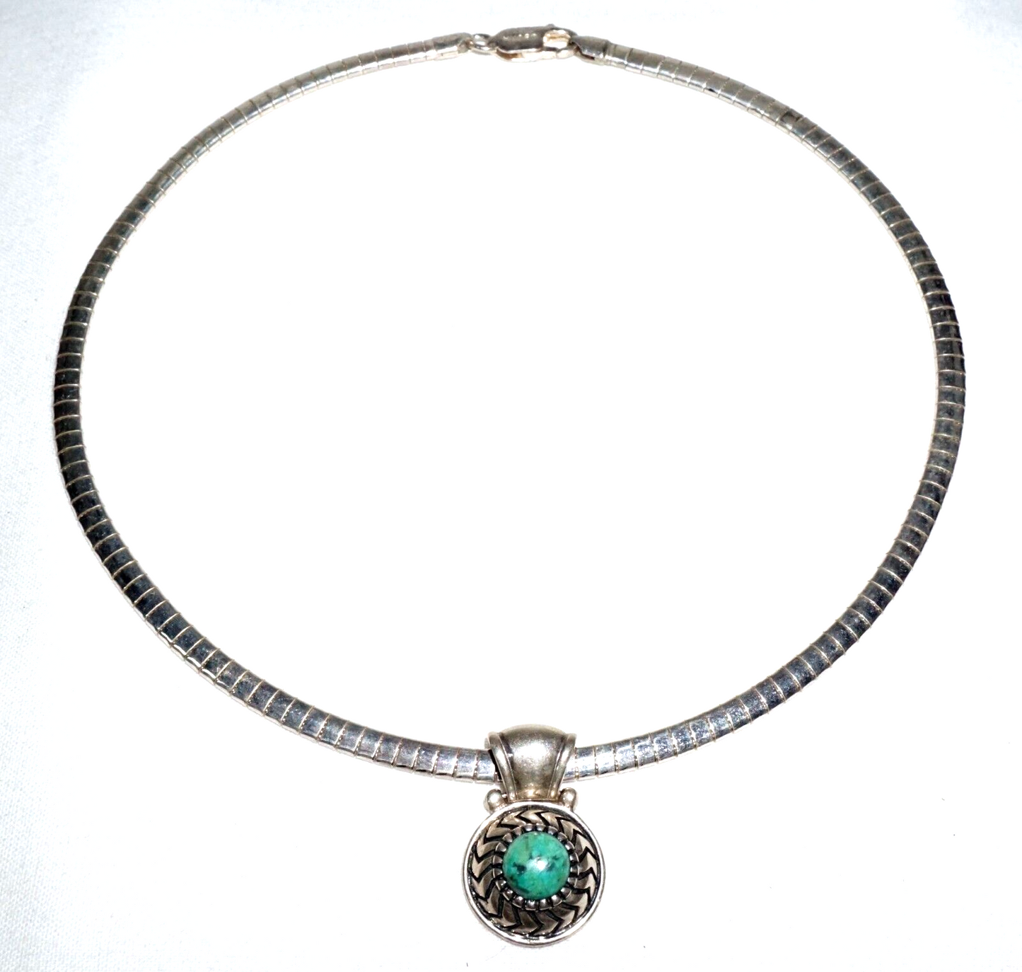 Vintage Sterling Silver Choker necklace w. Silver & Turquoise set Pendant (---)