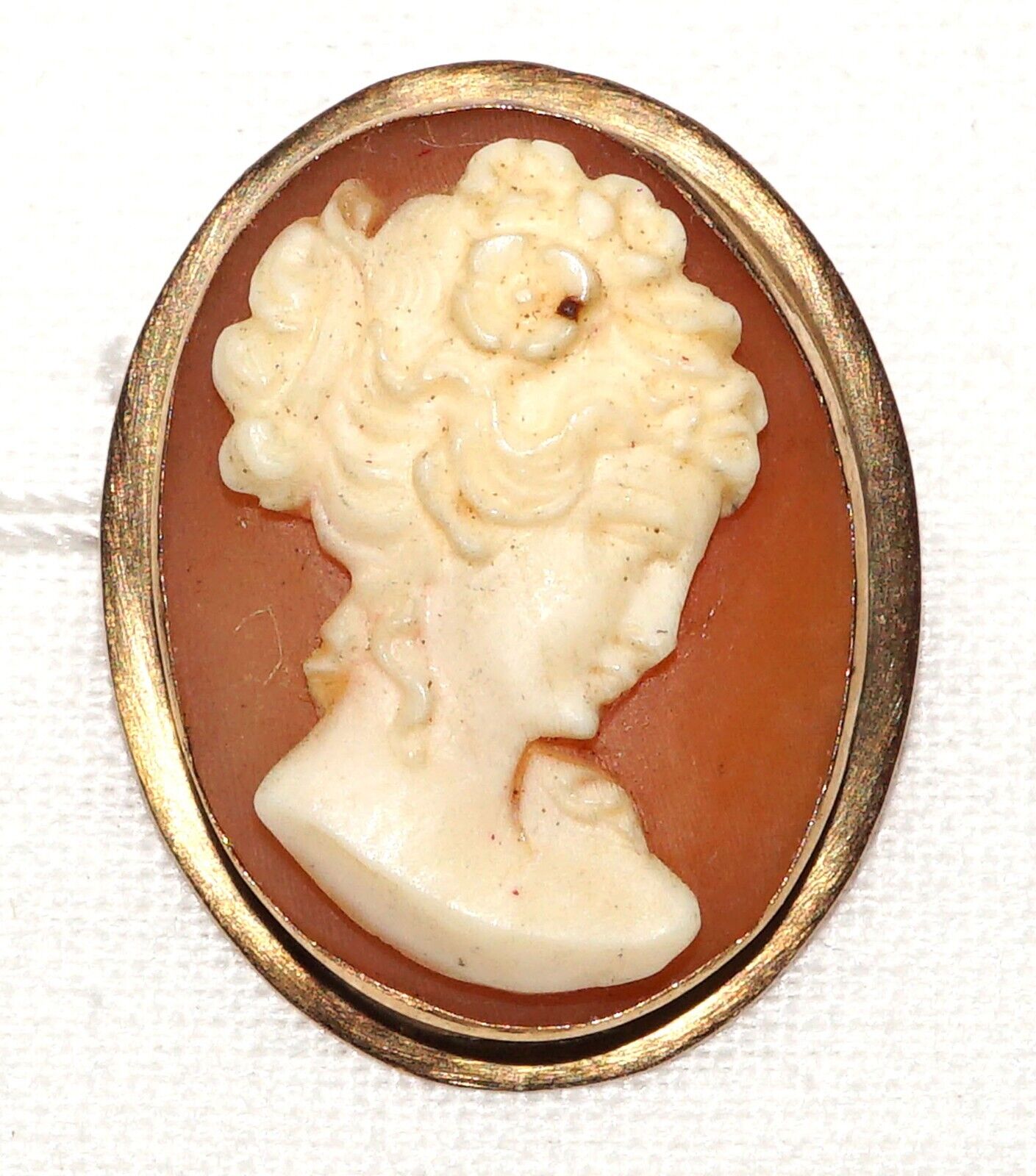 Vtg. 14k Y. Gold Bezel Set Shell Cameo Brooch/ Pendant w Female Motif (WtG)11