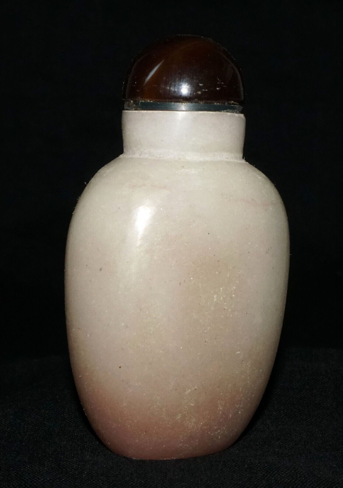 Vintage Chinese Jade Carved Snuff Bottle w. Agate Stopper (LeS) G17