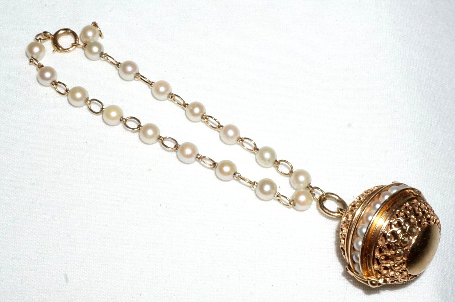 Vintage 14k Yellow Gold Pearl Bracelet w. Pierced Ball Photo Pendant (GeB)#10