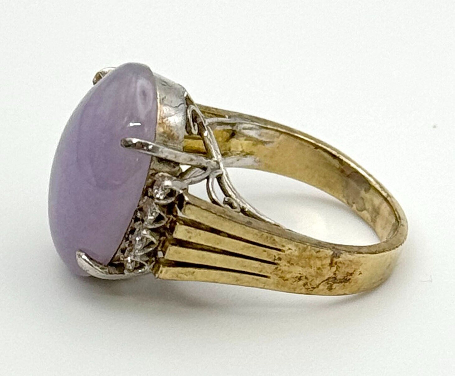 13k Multi-Toned Gold Ring Sz 6 w Lavender Jade & 8 Diamond Accents (MeC)