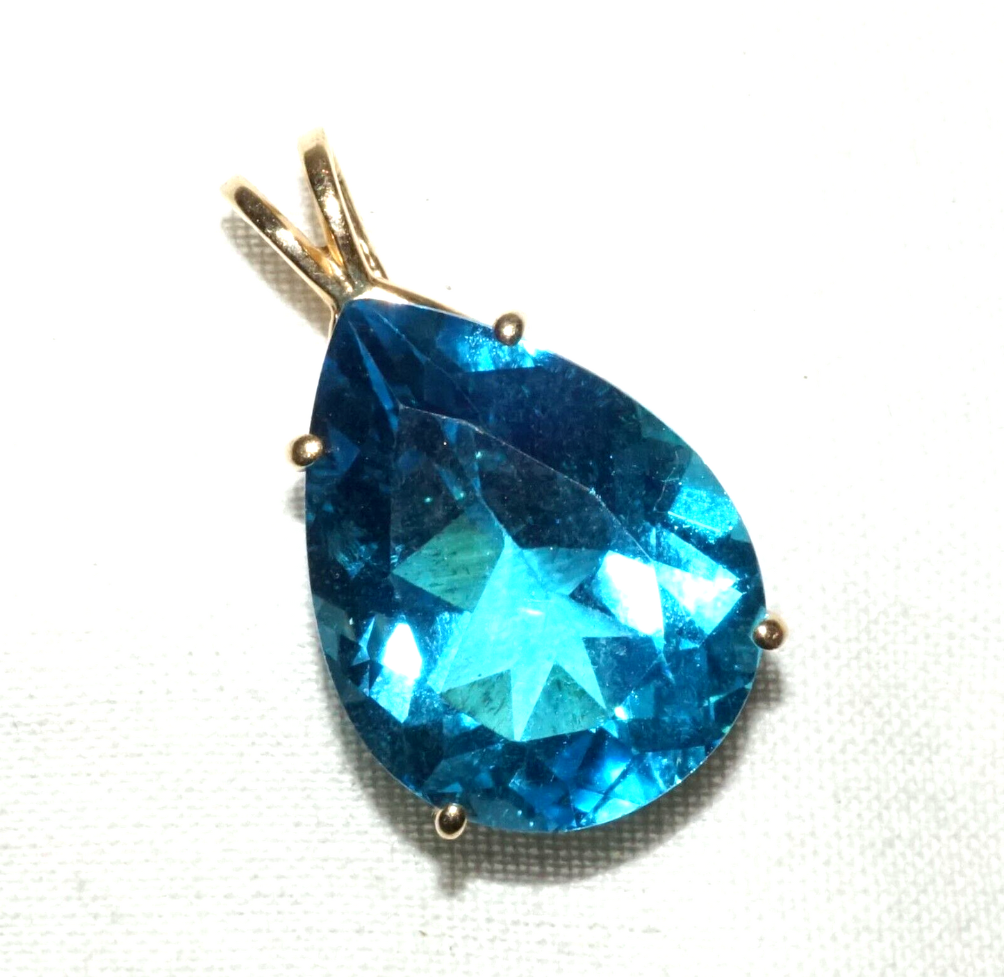 Vintage 14k Yellow Gold Pendant set w. Pear Shaped Blue Topaz Accent (TuD)