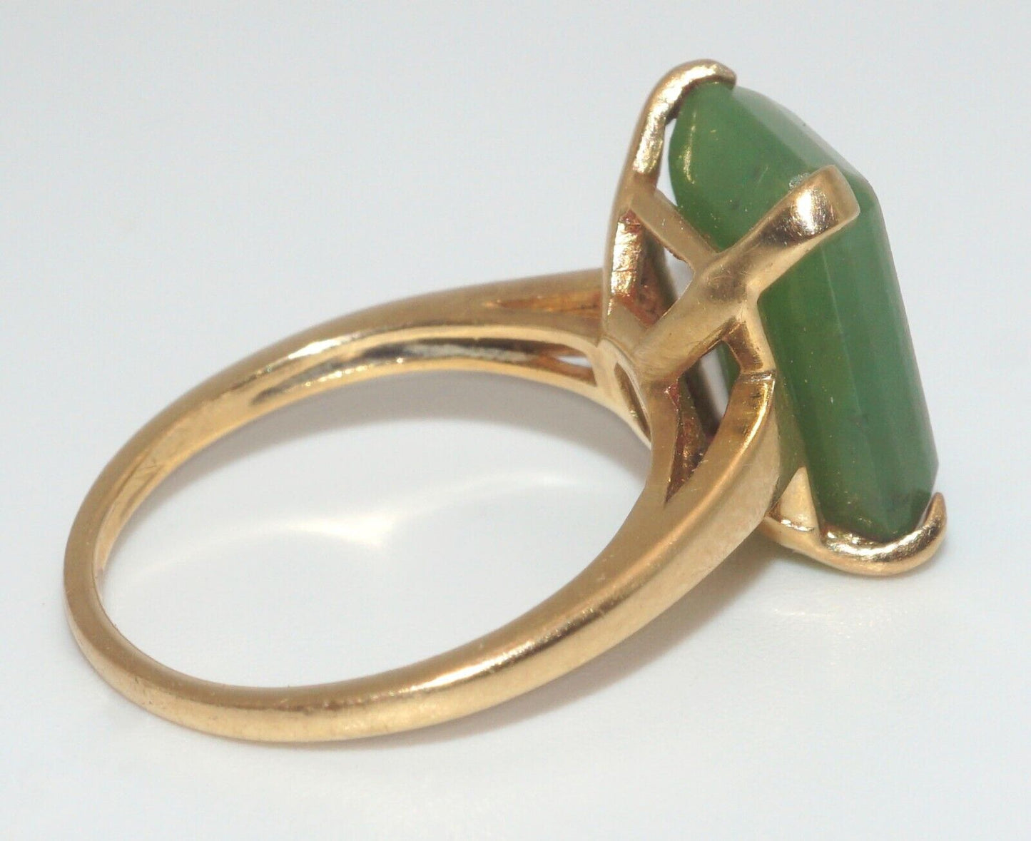 14k Yellow Gold Minimalist Ring Sz. 5 1/2 w Jadeite (LeD)