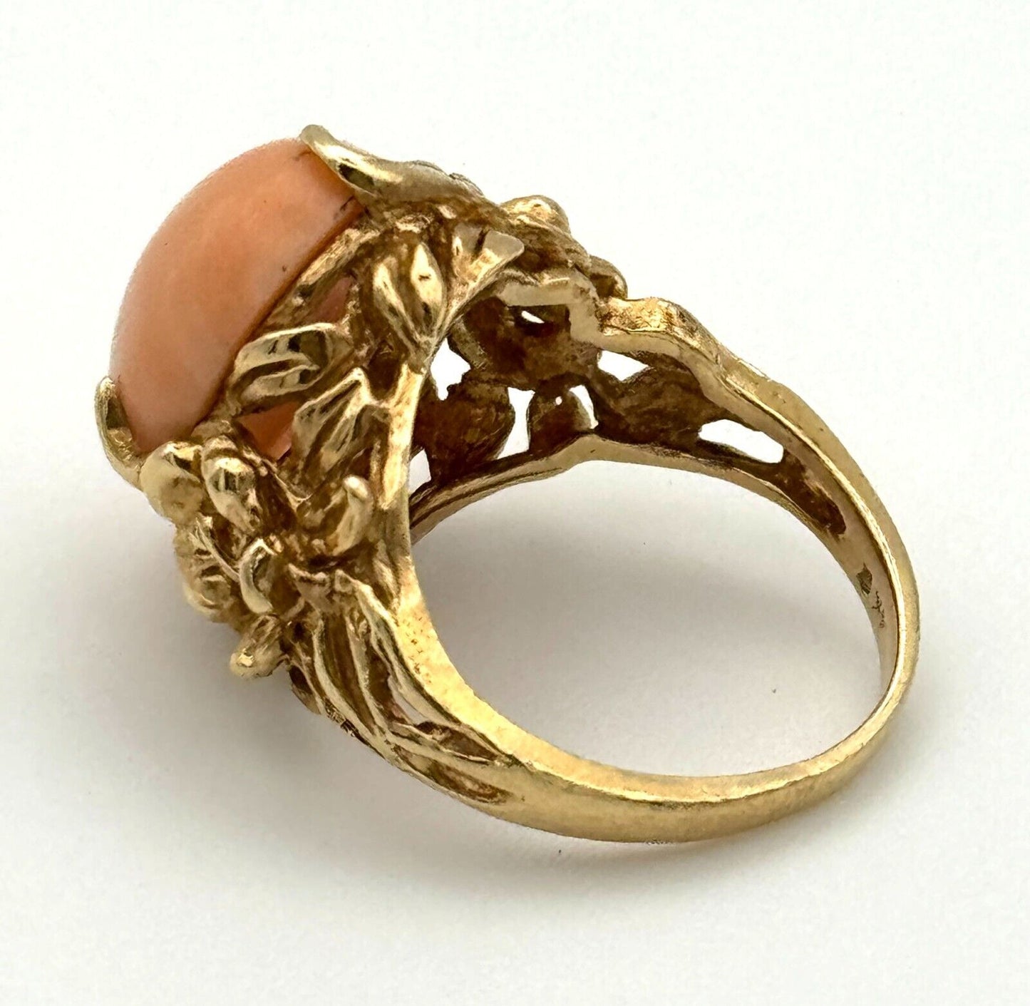 Vtg. 14k Y. Gold Ring w Floral Filigree & Salmon Coral Cabuchon Sz. 6 (TuC)