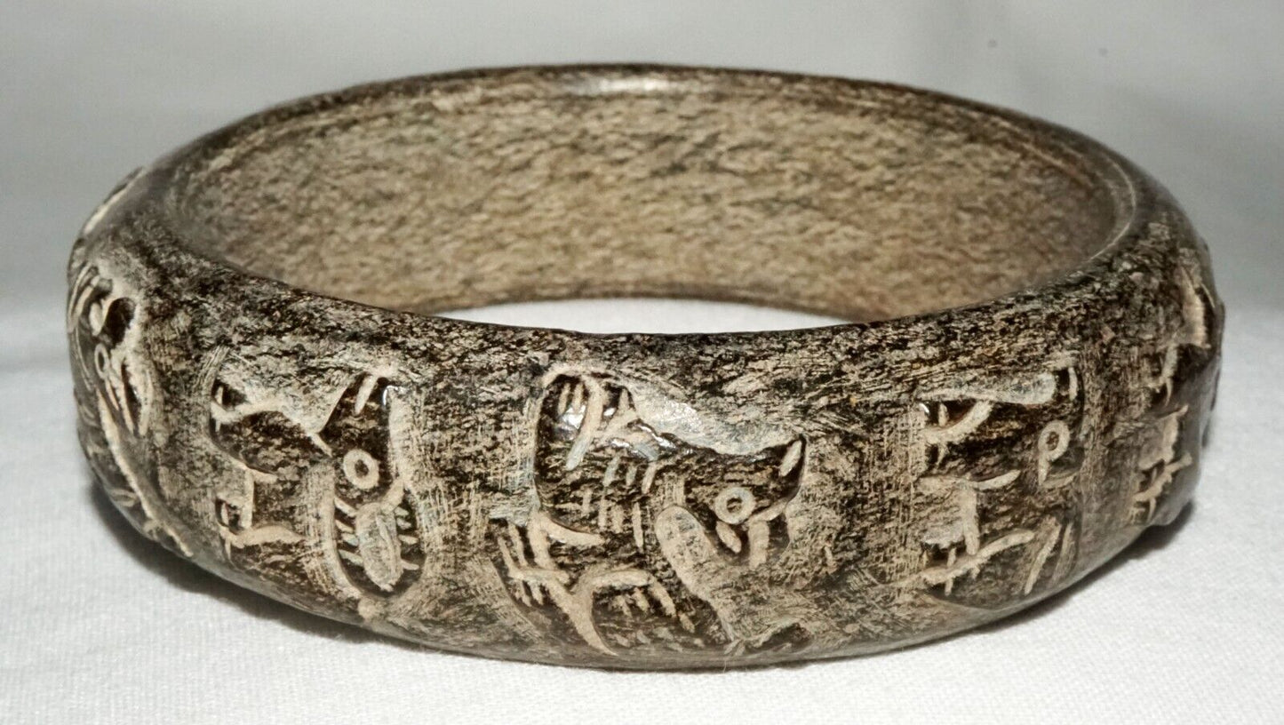 Vtg. Chinese Steatite Archaistic Relief Animal Carved Bangle Bracelet (LeS) B44