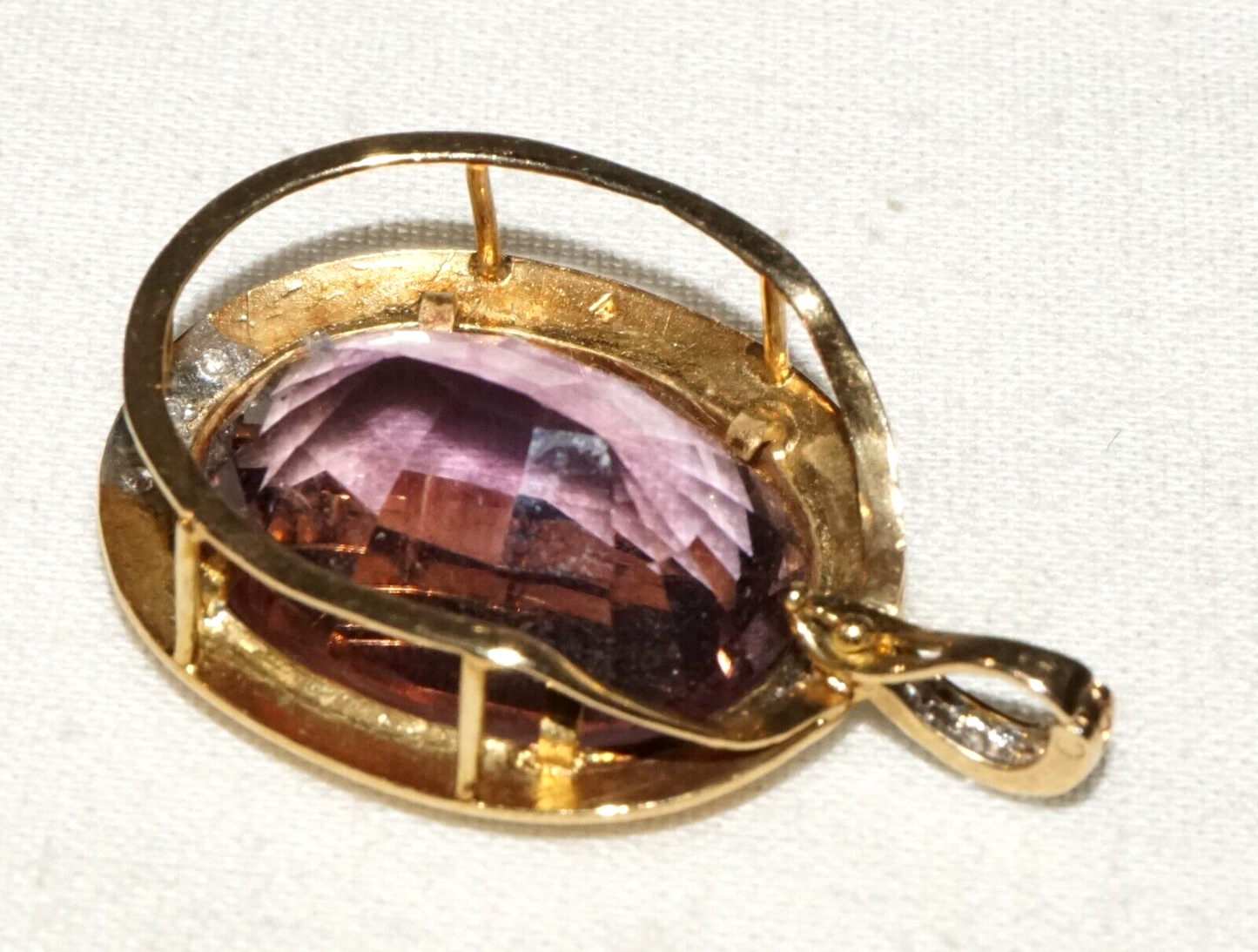 Vintage 14k Yellow Pendant set w. 1x Reddish Purple Amethyst Gemstone (GoB)#18d