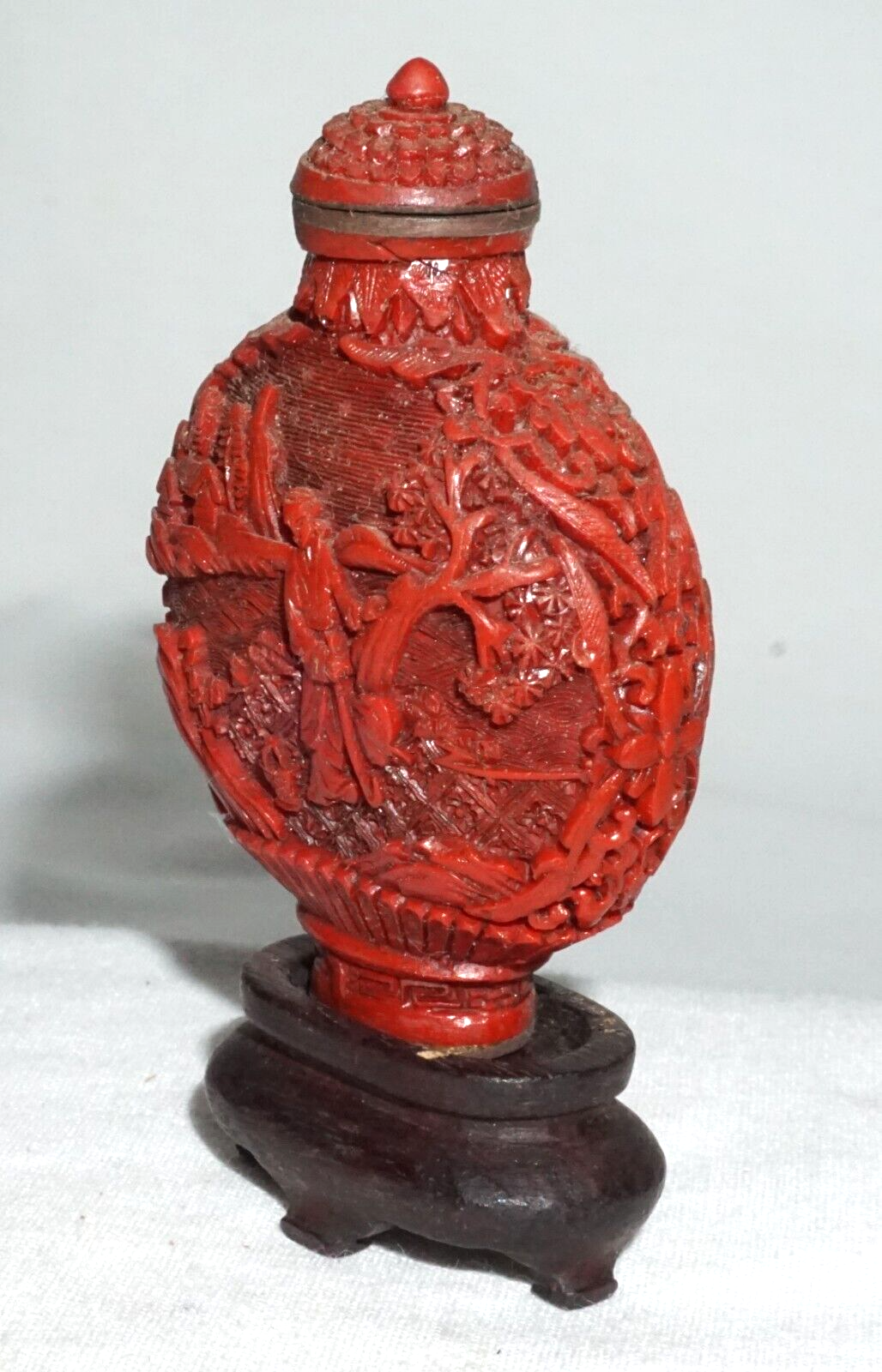 Vtg Chinese Cinnabar Style Snuff Bottle w Molded Figure Motif Reign (LLA) IC