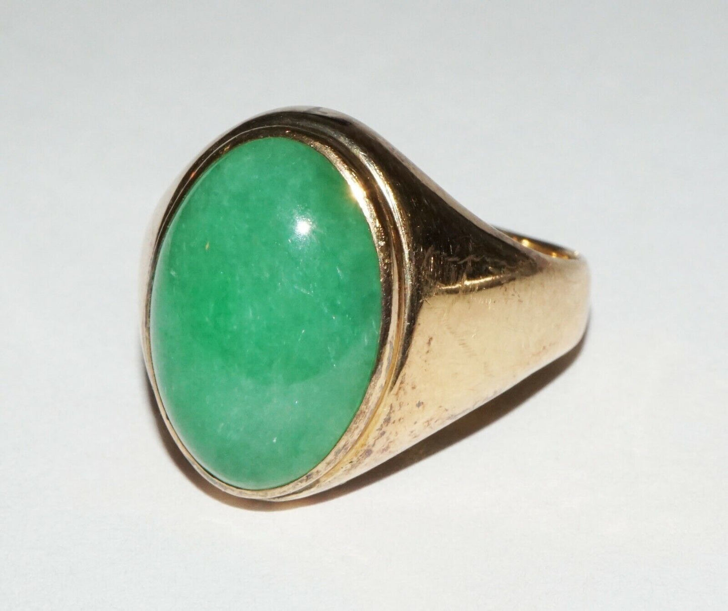 Vintage Chinese Yellow Gold Ring Sz.9 w. Attractive Green Jadeite Jade (TaL)