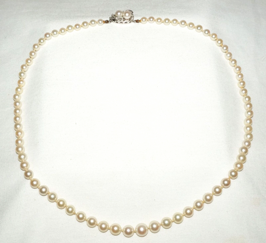 Vintage Graduated Single Strand Pearl Necklace w. 14k White Gold Clasp (FeD)#1