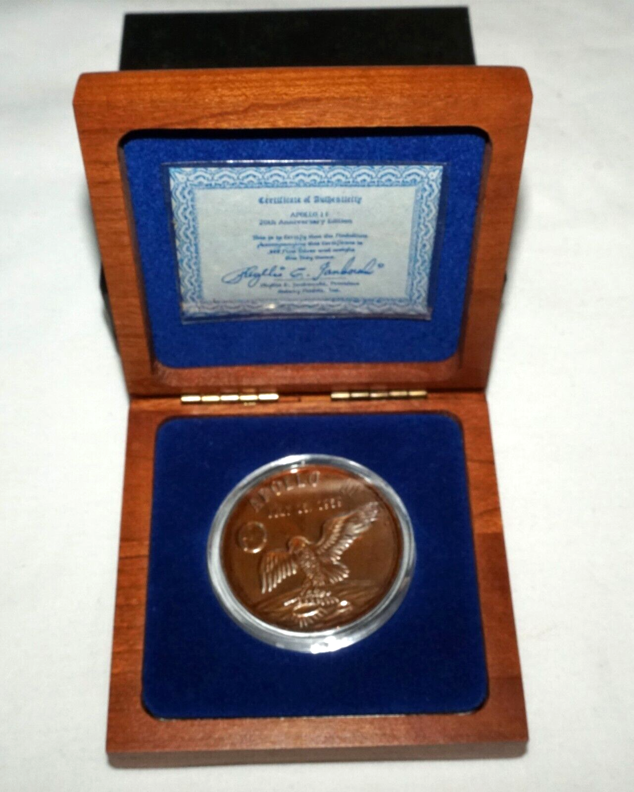 1969 US NASA Apollo 11 Moon Landing Medal in Wooden Box (KiL)