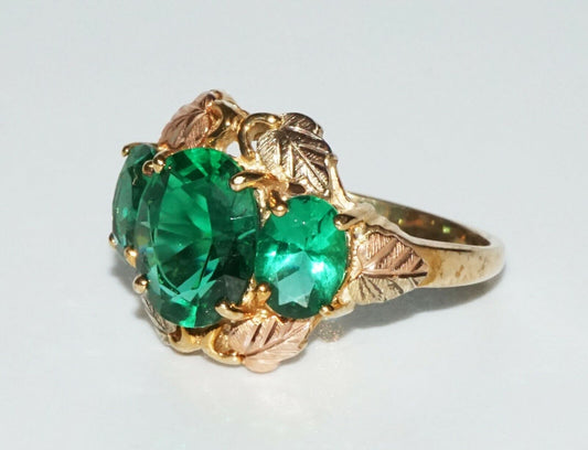 Vintage 10K Yellow Gold Ring Sz 8.25 set w. 3x Synthetic Green Stones (SaR)#229