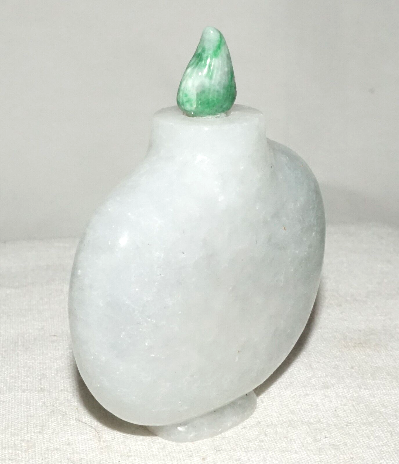 Vintage Chinese White & Green Jadeite Jade Snuff Bottle w. Dragon Motif (LeS)