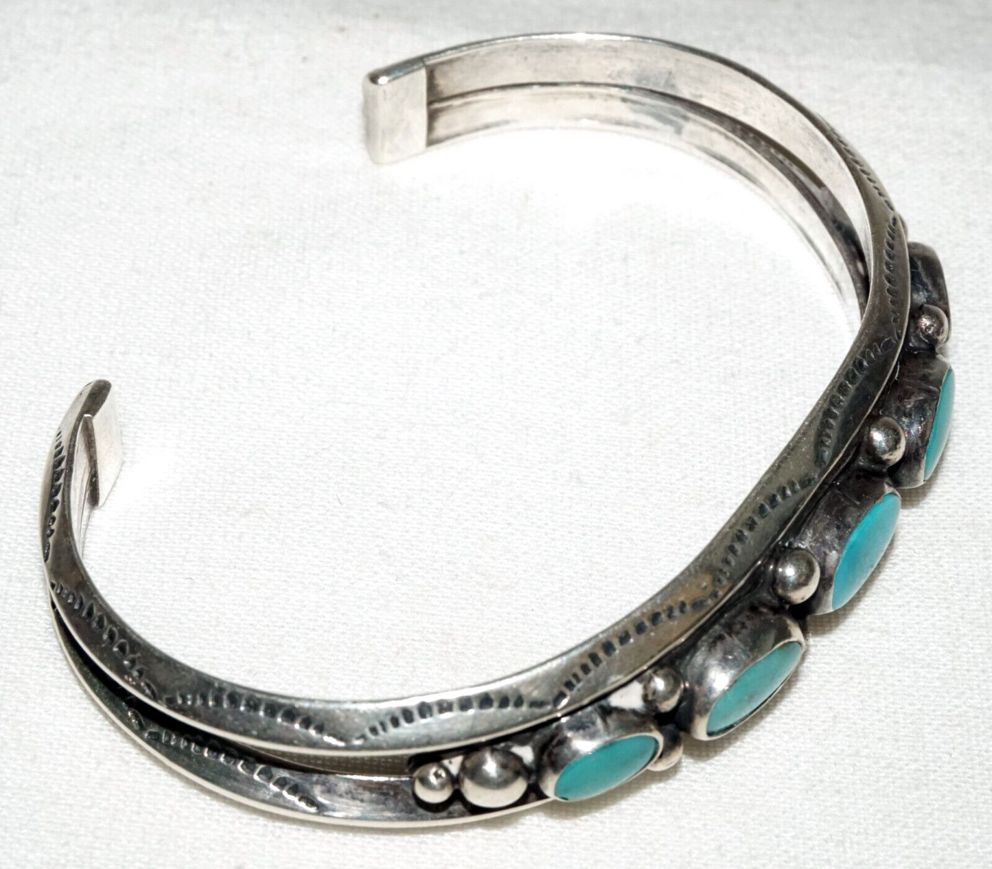 Vintage S.W. Heavy Silver Cuff Bracelet set w. 5x Turquoise Accents (KoS) L8