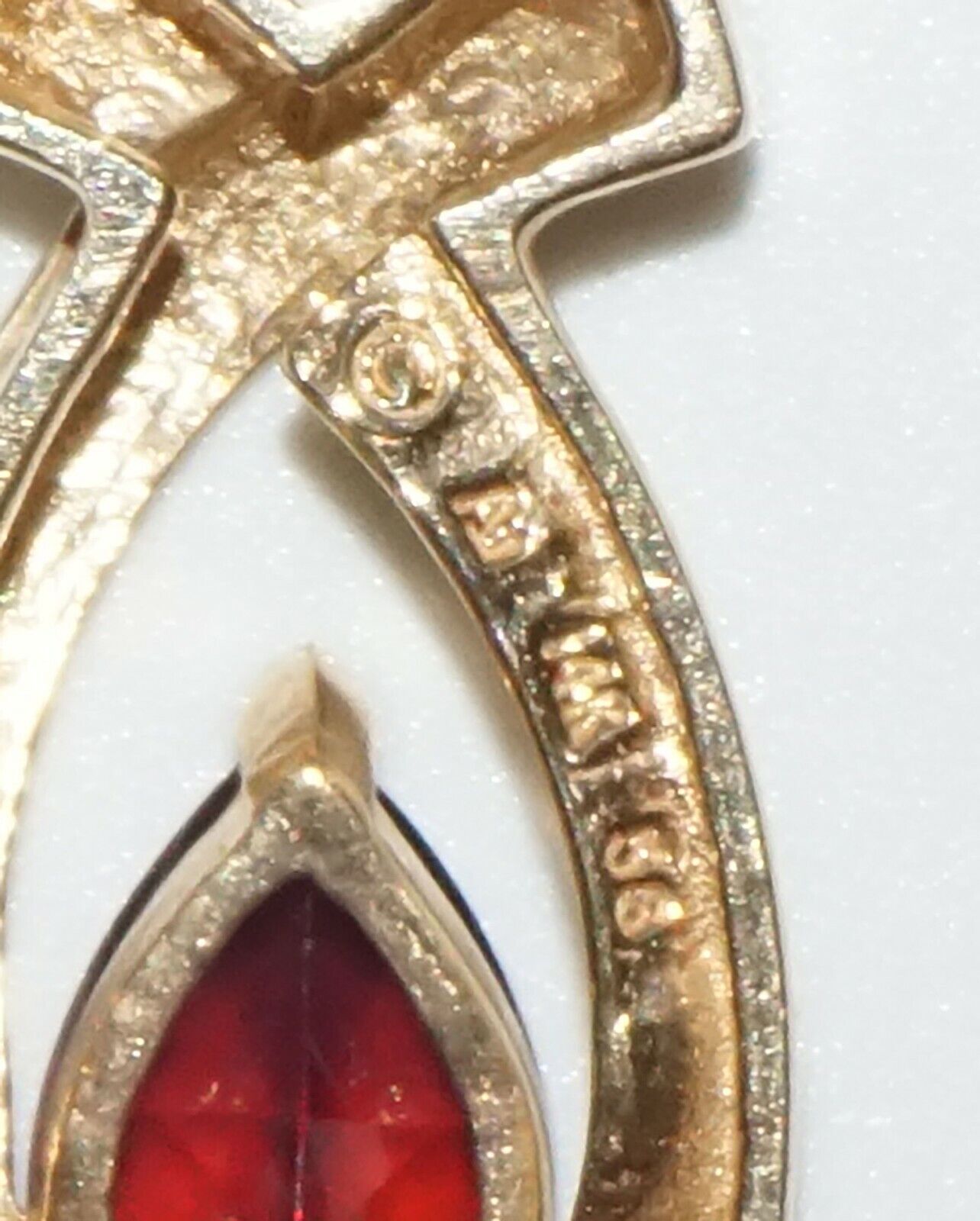 Vintage 14k Yellow Gold Pendant w. 1x Dark Red Pear Shaped Garnet (SaR)#308