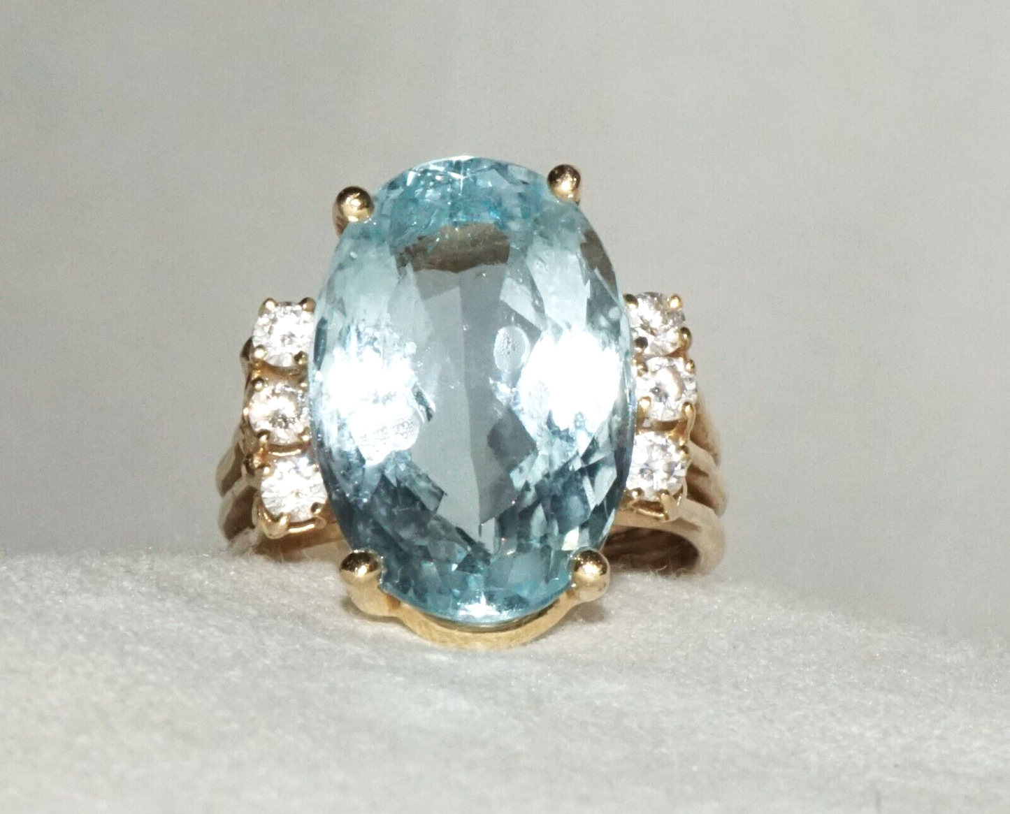 Vintage 14k Yellow Gold Ring Sz.7.5 1x Blue Topaz & 6x Cubic Zirconia (GoB) #13a