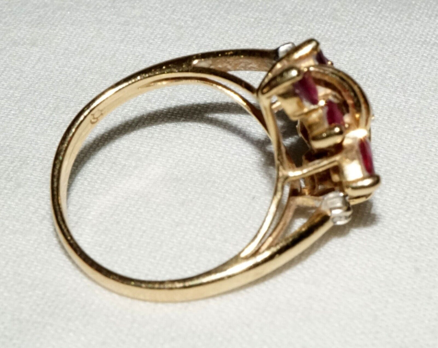 Vintage 14k Yellow Gold Ring Sz.7.25 w. 8x Rubies & 3x Diamonds (WoJ)