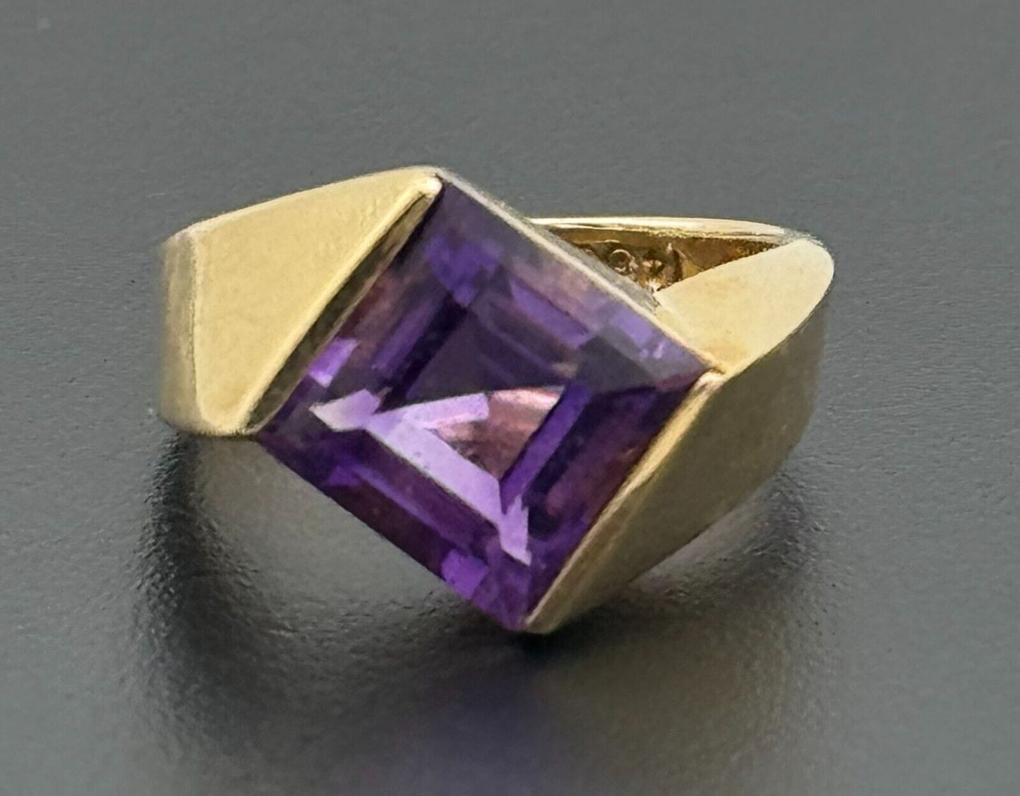 Vintage 14k Y Gold Ring Sz. 6 w Princess Cut Amethyst, Modernist Design (McC)