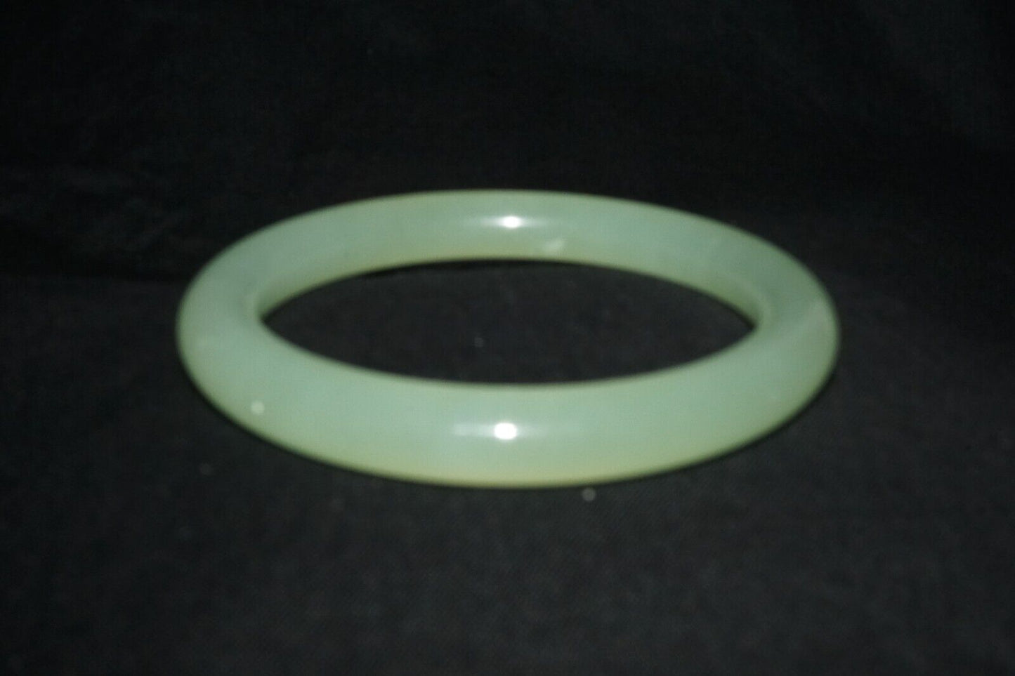 Vintage Chinese Semi Translucent Green Soapstone Bangle Bracelet (LeS) B56