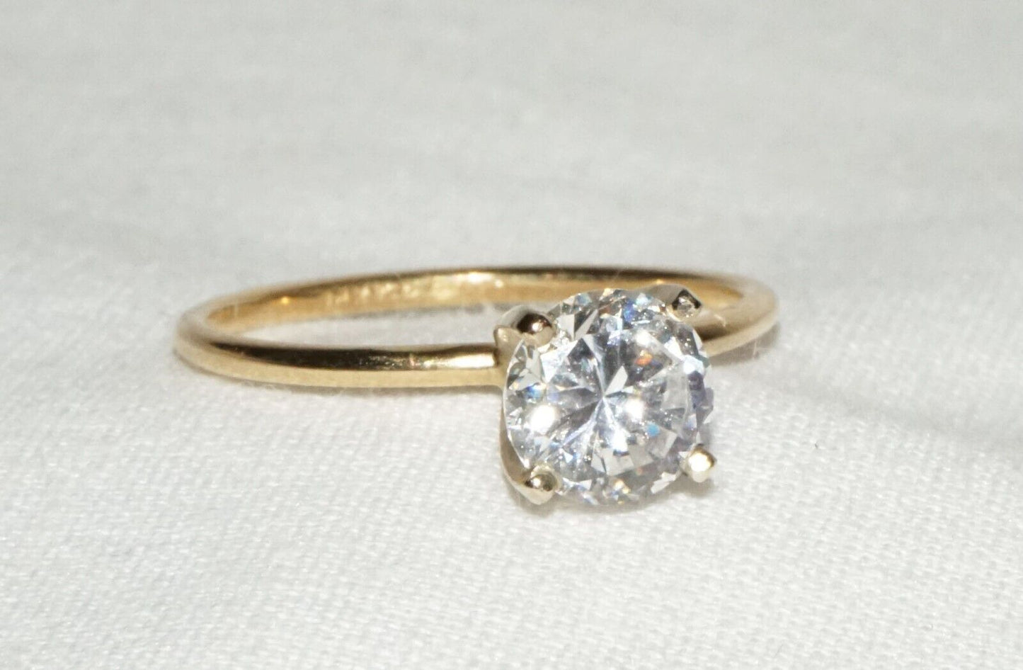 Vintage 14k Yellow Gold Engagement Ring Sz.7 w. 1ct. Cubic Zirconia Accent (YRa)