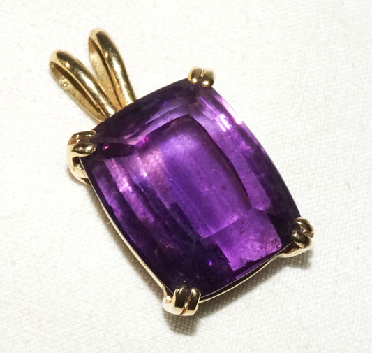 Vintage 14k Yellow Pendant set w. 1x Large Amethyst Gemstone (GoB)#18c