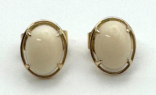 Vintage 14k Yellow Gold Mutton Fat Nephrite Jade Oval Button Earrings (KnK)