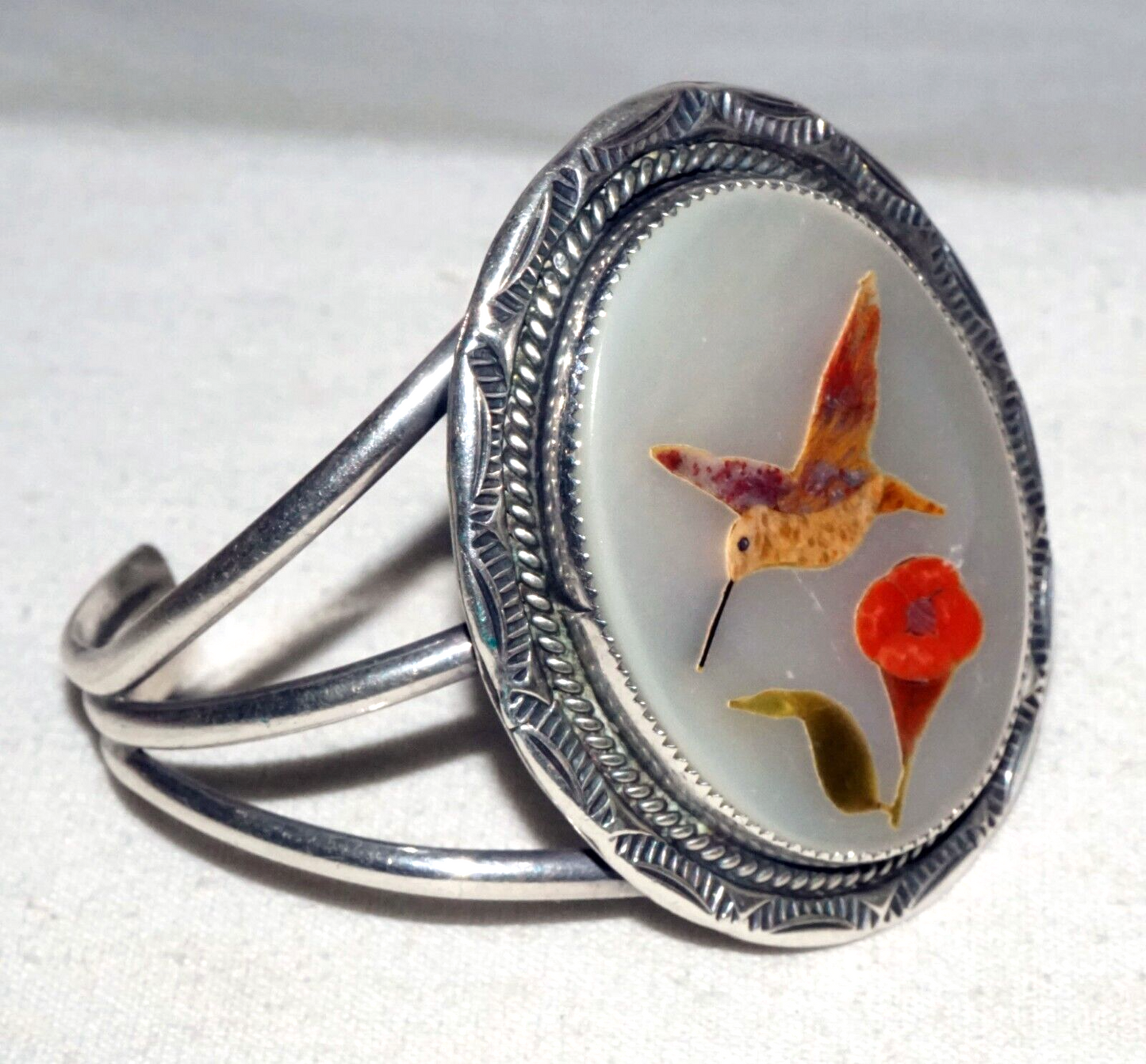 Vintage SW US Silver Cuff Bracelet w MoP & Humming Bird Stone Inlay Motif (BeM)