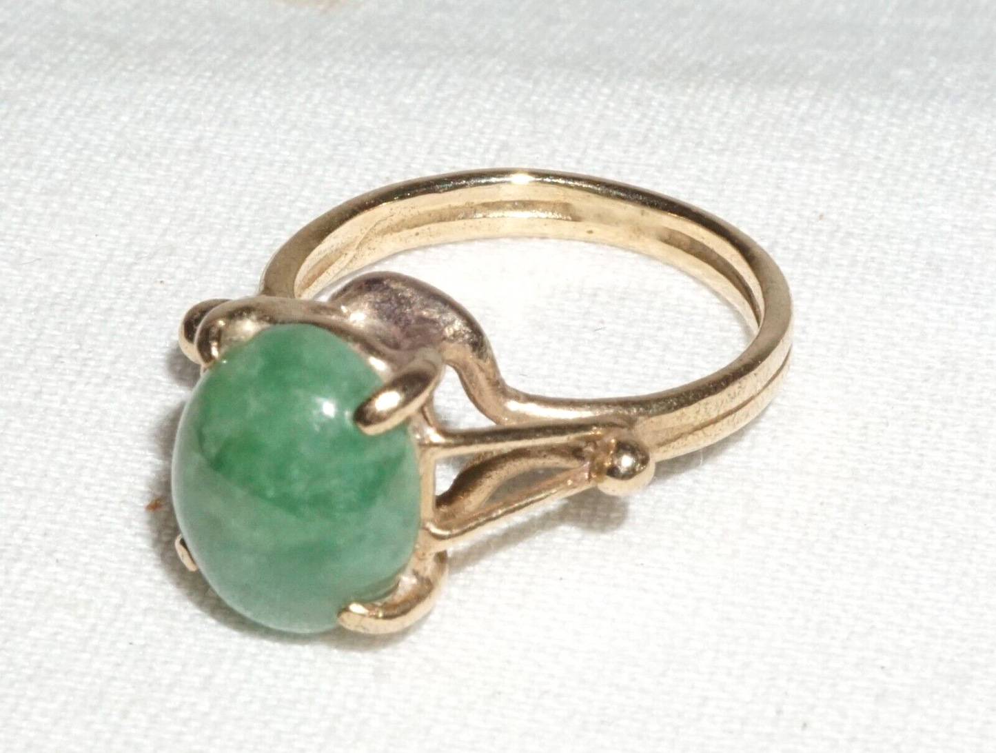 Vintage Chinese 14k Yellow Gold Ring Sz.4 set w. Green Jadeite Jade Cab (BrM)L3