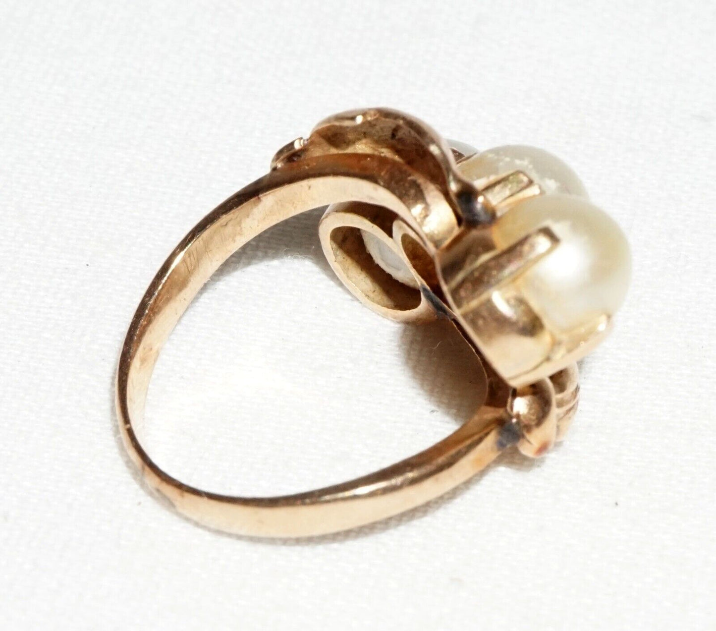 Vintage 14k Yellow Gold Leaf Motif Ring Sz.3.5 set w. 3x Pearl Accents (---)