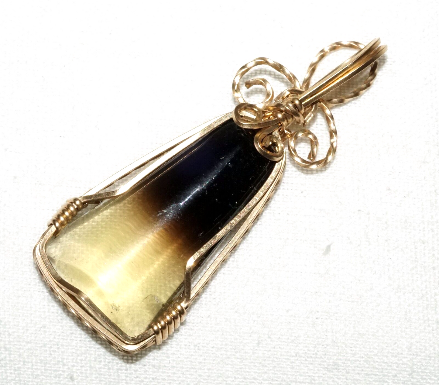 Vintage 14k Yellow Gold Wire Design Pendant set w. Two Tone Tourmaline (PiC)