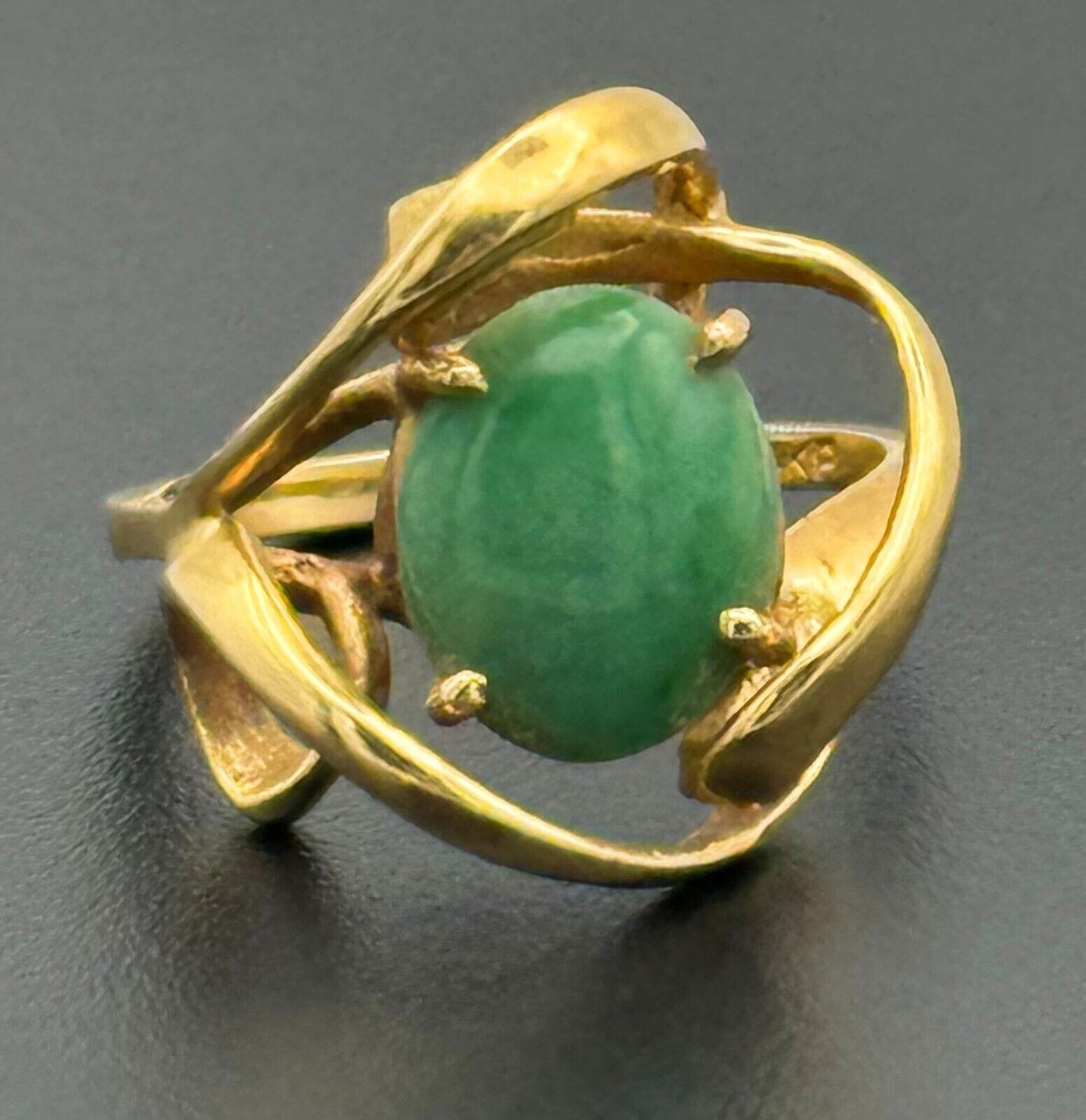 Vintage 14k Yellow Gold Ring Sz. 5.5 w Oval Green Jadeite Cabochon (McC)