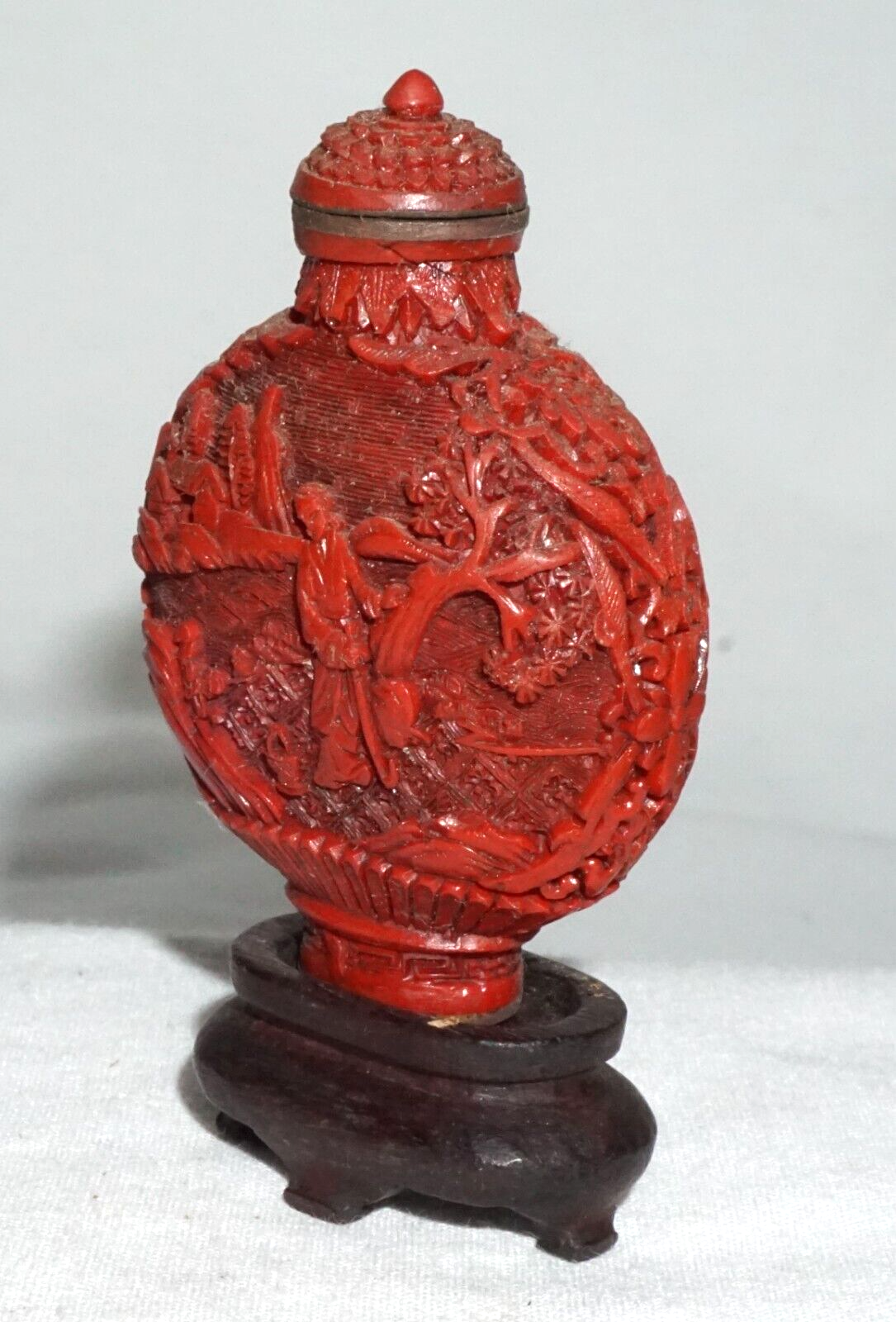 Vtg Chinese Cinnabar Style Snuff Bottle w Molded Figure Motif Reign (LLA) IC