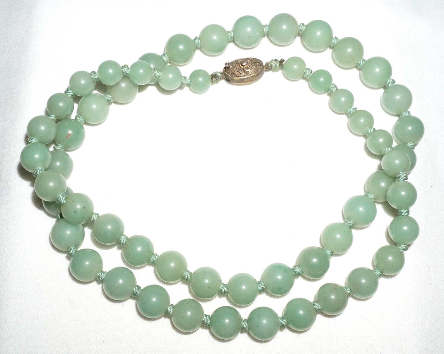 Vintage Chinese Celadon Green Jadeite Jade Bead Necklace w. Silver Clasp (---)