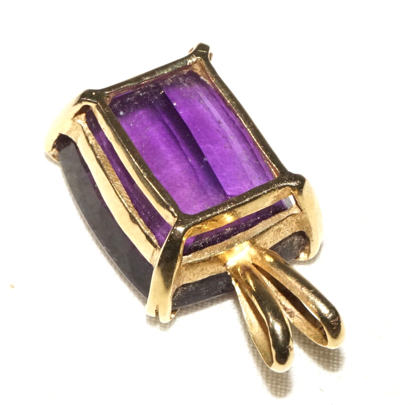 Vintage 14k Yellow Pendant set w. 1x Large Amethyst Gemstone (GoB)#18c